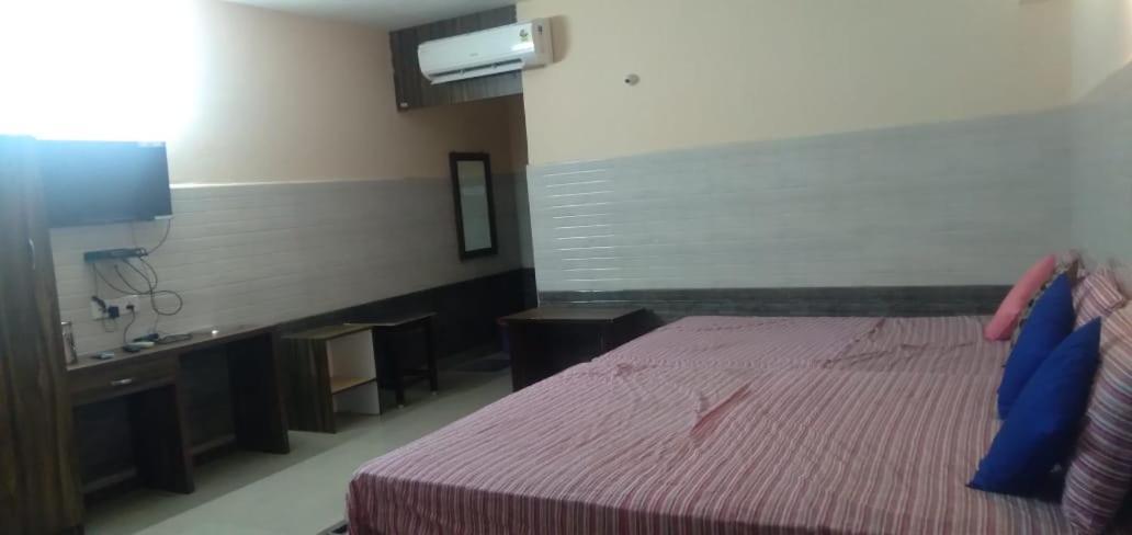 Ns Vijay Shesha Mahal Hotel Tiruvannāmalai Buitenkant foto